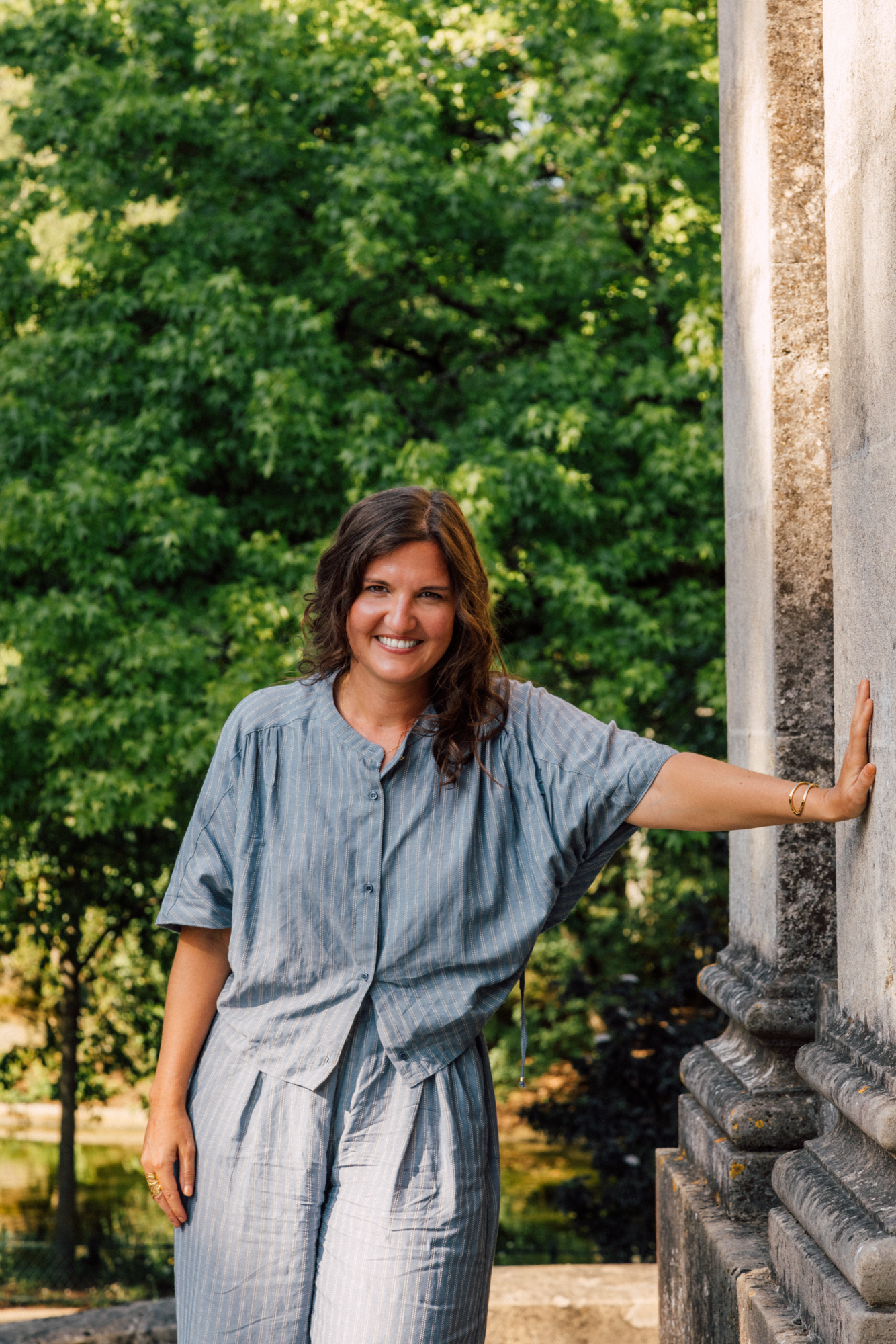 Diane thérapeute pour les couples et professeure de yoga co-animatrice du weekend